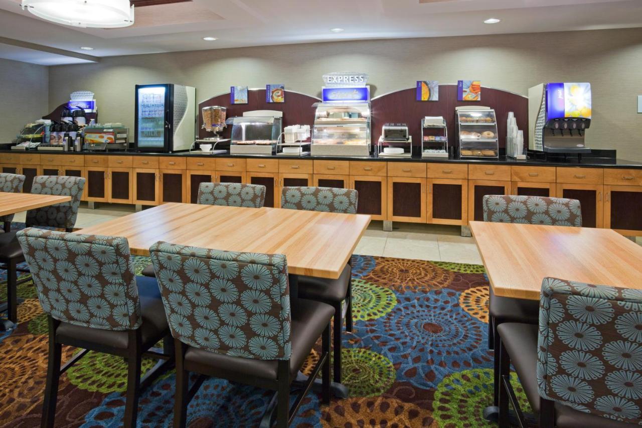 Holiday Inn Express And Suites Rochester West-Medical Center By Ihg Exteriör bild