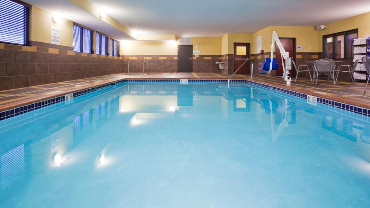 Holiday Inn Express And Suites Rochester West-Medical Center By Ihg Exteriör bild