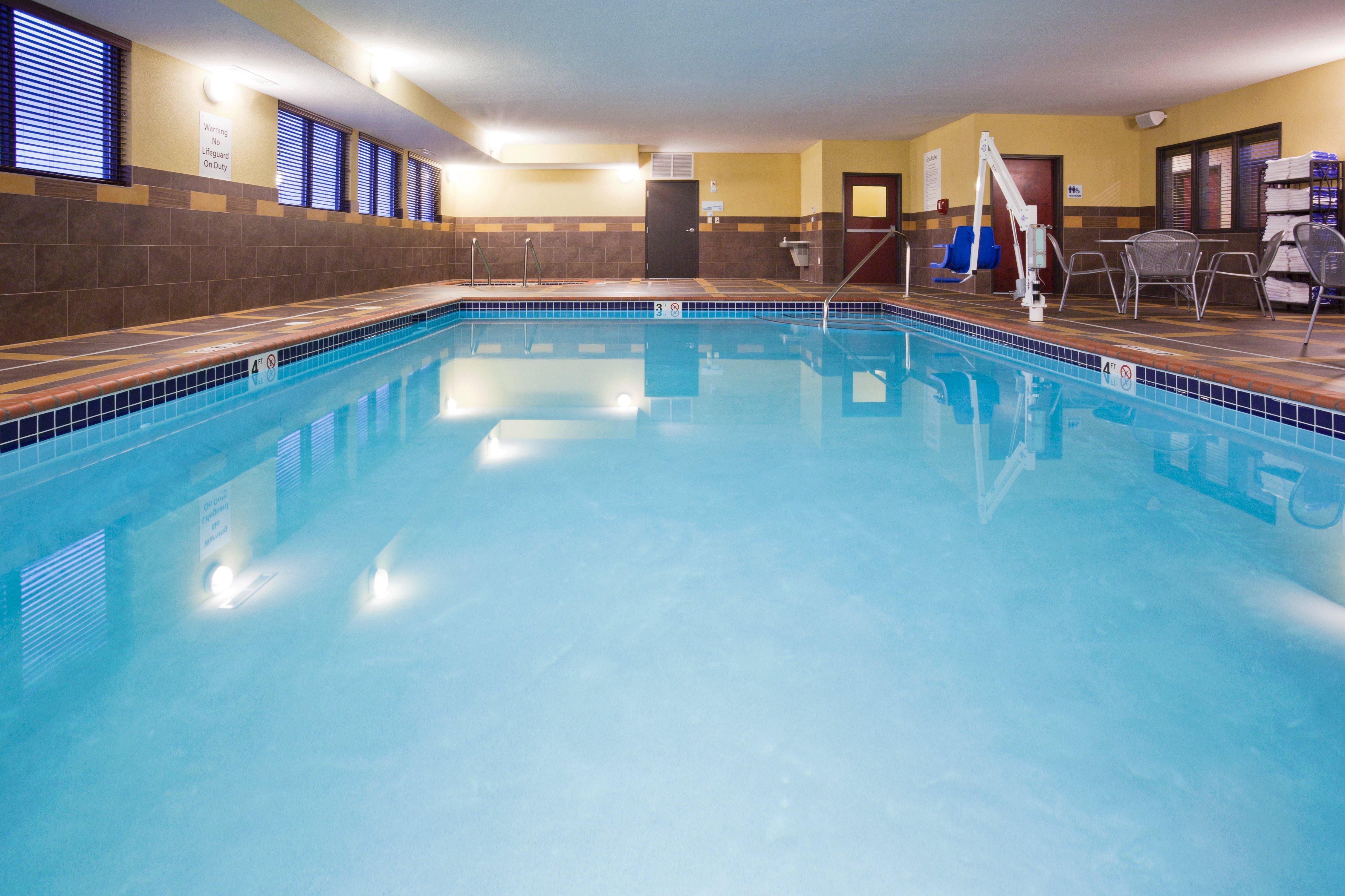 Holiday Inn Express And Suites Rochester West-Medical Center By Ihg Exteriör bild