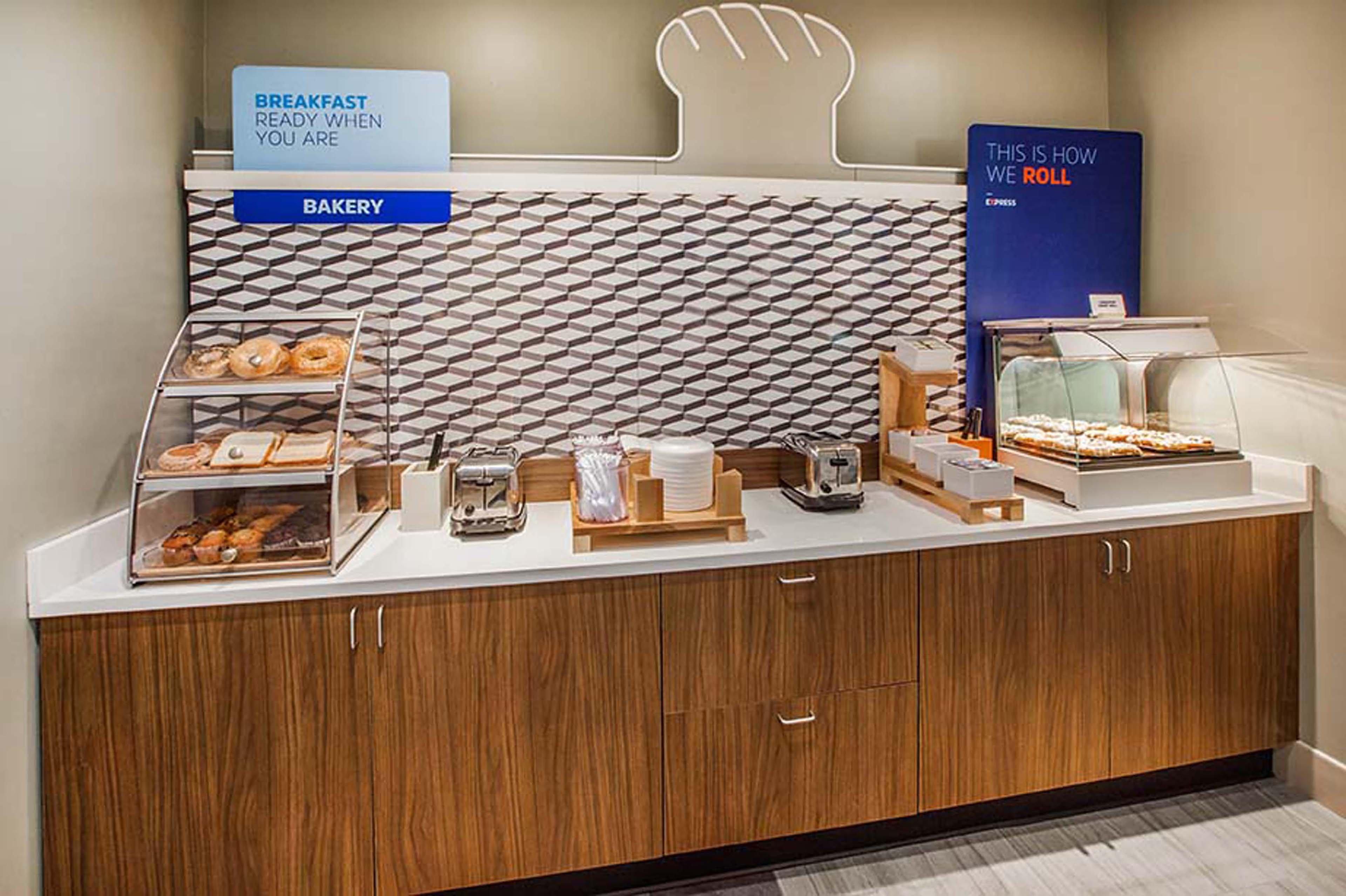 Holiday Inn Express And Suites Rochester West-Medical Center By Ihg Exteriör bild